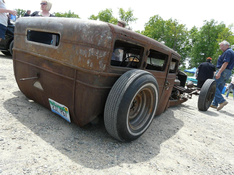 Illustration for article titled The Stupidest Awesome Car At Billetproof 2009: Lowest Car Ever